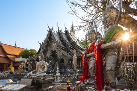 Téléchargez les photos : Wat si suphan, aka silver temple, in chiang mai, thailand - en image libre de droit