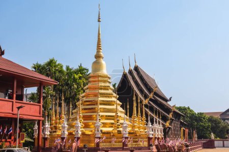 Foto de Wat Phan Tao, with a teakwood hall, in Chiang Mai, Thailand - Imagen libre de derechos