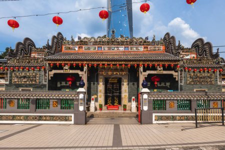 Téléchargez les photos : January 12, 2023: Chan She Shu Yuen Clan Ancestral Hall located along Jalan Stadium in kuala lumpur, Malaysia. The construction of clan association building began in 1896 and completed in 1906. - en image libre de droit