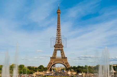 Foto de Torre Eiffel, la estructura más alta en París, Francia - Imagen libre de derechos