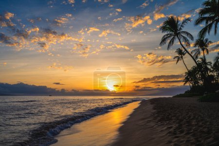 Téléchargez les photos : Paysage à la plage de kaanapali dans l'île de Maui, Hawaï - en image libre de droit