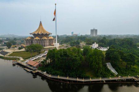 Téléchargez les photos : Paysage de la rive du fleuve Sarawak à Kuching, Sarawak, Malaisie orientale - en image libre de droit