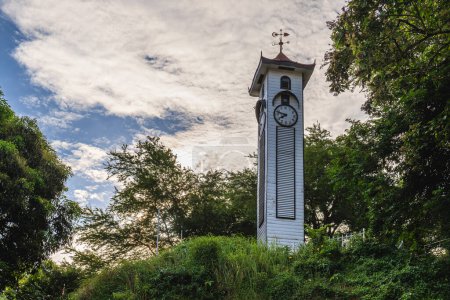 Foto de Atkinson Clock Tower, la estructura permanente más antigua de Kota Kinabalu, Sabah, Malasia - Imagen libre de derechos