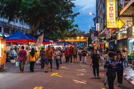 Photo for Septermber 2, 2023: Api Api Night Food Market at Gaya street in Kota Kinabalu, Sabah, Malaysia. It opens on every Friday and Saturday night, from 6 pm to midnight, and sells kinds of local food. - Royalty Free Image
