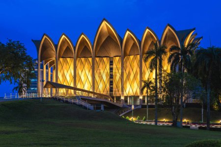 Téléchargez les photos : Borneo Cultures Museum, une partie du complexe du musée Sarawak à Kuching, Malaisie - en image libre de droit