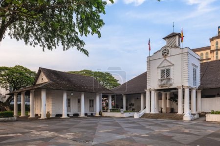 Foto de Kuching Old Courthouse, un palacio de justicia histórico situado en Kuching, Sarawak, Malasia - Imagen libre de derechos