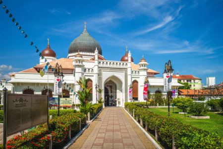 Téléchargez les photos : 10 décembre 2019 : Mosquée Kapitan Keling, une mosquée construite au XIXe siècle par des commerçants musulmans indiens à George Town, Penang, Malaisie. C'est la première institution musulmane permanente dans ce domaine.. - en image libre de droit