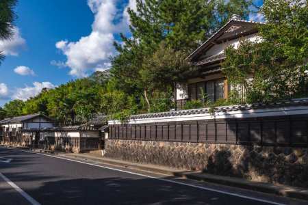 Foto de Antigua Residencia Samurai, Bukeyashiki, en la calle Shiomi Nawate en Matsue, Japón - Imagen libre de derechos