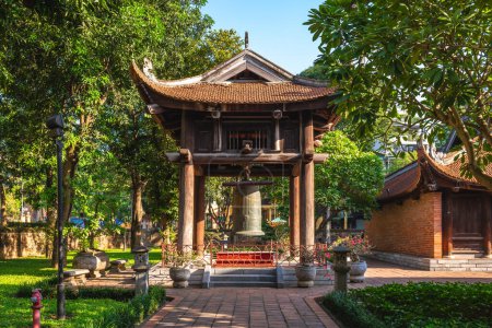Téléchargez les photos : Cloche au Temple de la Littérature à Hanoi, Vietnam - en image libre de droit