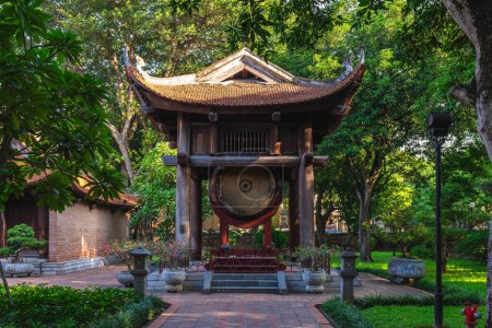 Foto de Casa del tambor en el Templo de la Literatura en Hanoi, Vietnam - Imagen libre de derechos