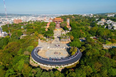 Foto de Vista aérea de la estatua budista gigante en la ciudad de changhua, taiwan - Imagen libre de derechos