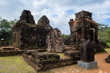 Téléchargez les photos : Mon Fils Sanctuaire ruiné temples hindous Shaiva dans le centre du Vietnam - en image libre de droit