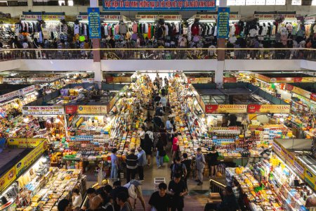 Foto de 18 de enero de 2024: Han Market, el mercado central ubicado en el corazón de la ciudad de Da Nang, Vietnam. Apareció por primera vez en la década de 1940 como una zona de comercio espontáneo, luego el edificio fue construido en 1990. - Imagen libre de derechos