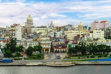Foto de Horizonte de La Habana, o Habana, la capital y ciudad más grande de Cuba - Imagen libre de derechos