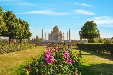 Téléchargez les photos : Site du patrimoine mondial de l'Unesco Taj Mahal à Agra, Uttar Pradesh, Inde - en image libre de droit