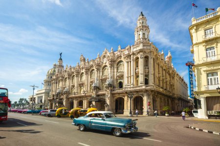 Foto de 28 de octubre de 2019: Gran Teatro de La Habana, Gran Teatro habanero, un teatro diseñado por el arquitecto Paul Belau y ubicado en el Paseo del Prado en La Habana, Cuba, hogar del Ballet Nacional Cubano. - Imagen libre de derechos
