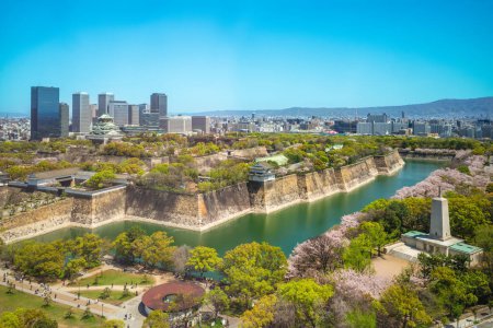 Téléchargez les photos : Donjon principal et le mur du château d'Osaka à osaka ville, Japon - en image libre de droit