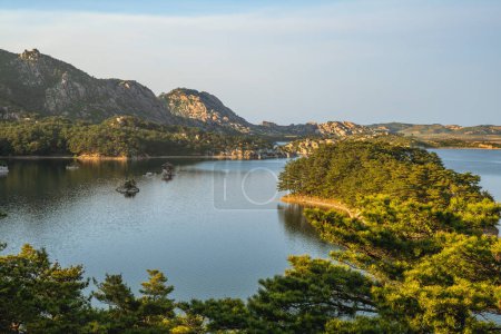 Paysage du lac Samilpo dans la région touristique du mont Kumgang à Kangwondo, Corée du Nord