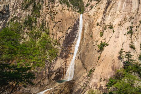 Kuryong Falls de la région touristique de mont Kumgang situé à Kangwon do, Corée du Nord