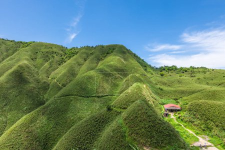 Landschaft des Sanjiaolun-Berges, auch Matcha-Berg genannt, im Township Jiaoxi, Taiwan