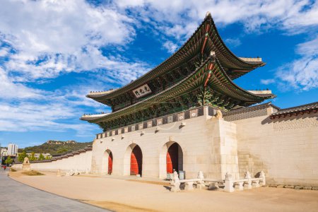 Gwanghwamun, puerta principal del Palacio Gyeongbokgung en Seúl, Corea. Traducción: Gwanghwamun