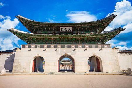 Gwanghwamun, puerta principal del Palacio Gyeongbokgung en Seúl, Corea. Traducción: Gwanghwamun