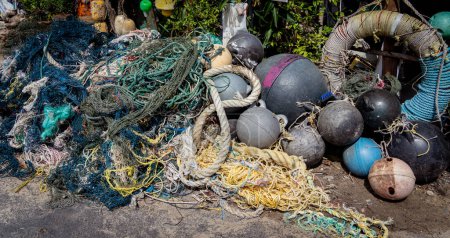 Téléchargez les photos : Detail view and background of used fishing nets. - en image libre de droit