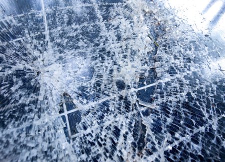 Foto de Textura del panel solar destruido roto en el suelo - Imagen libre de derechos