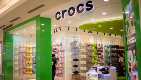 Photo for KUALA LUMPUR, MALAYSIA - DECEMBER 04, 2022: Crocs brand retail shop logo signboard on the storefront in the shopping mall. - Royalty Free Image