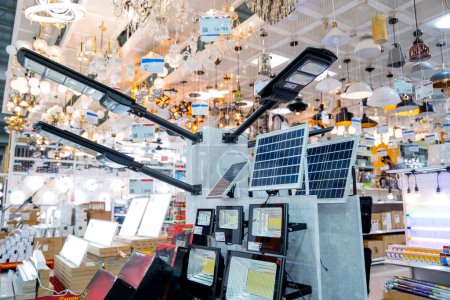 Téléchargez les photos : Solar-powered street lamp at the showroom of a large store. - en image libre de droit