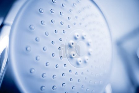 Foto de Filas de mezclador de ducha en la sala de exposición de una gran tienda - Imagen libre de derechos