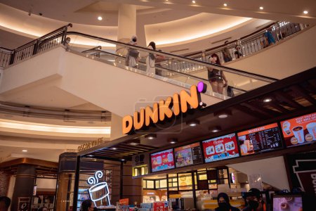Photo for KUALA LUMPUR, MALAYSIA - DECEMBER 04, 2022: Dunkin donut brand retail shop logo signboard on the storefront in the shopping mall. - Royalty Free Image