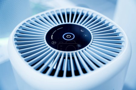 Téléchargez les photos : Closeup of an indoor air purifier in the store. - en image libre de droit