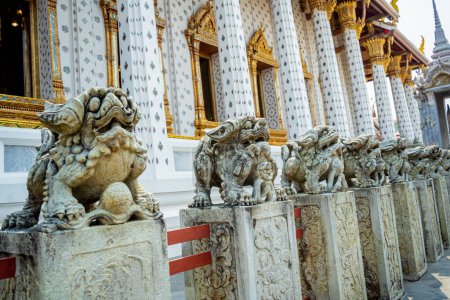 Téléchargez les photos : BANGKOK, THAÏLANDE - 07 août, 2023 : Temple bouddhiste à Bangkok Thaïlande. - en image libre de droit