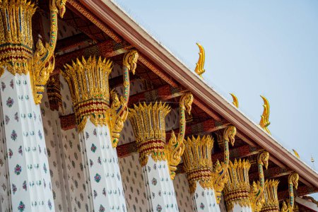 Foto de BANGKOK, TAILANDIA - 07 de agosto de 2023: Templo budista en Bangkok Tailandia. - Imagen libre de derechos