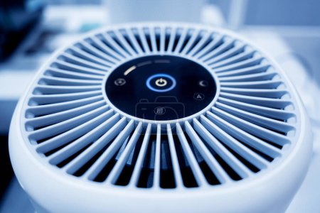Téléchargez les photos : Closeup of an indoor air purifier in the store. - en image libre de droit
