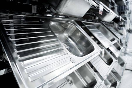 Photo for Angle view of rows metal kitchen sink at the showroom of a large store - Royalty Free Image