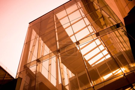 Téléchargez les photos : Architecture abstraite moderne et détails fond avec métal et verre. - en image libre de droit