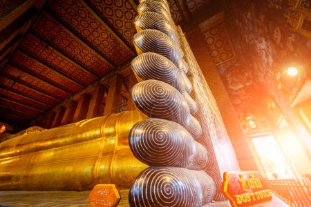 Foto de BANGKOK, TAILANDIA - 07 de agosto de 2023: Templo budista en Bangkok Tailandia. - Imagen libre de derechos
