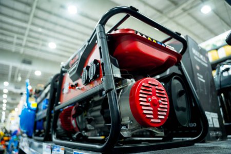Foto de Generador diesel portátil AC en el showroom de una gran tienda - Imagen libre de derechos