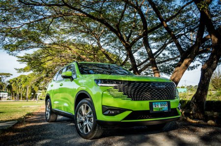 Photo for PHUKET, THAILAND- DECEMBER 25, 2023: Green GWM Haval H6 at the Thailand streets - Royalty Free Image