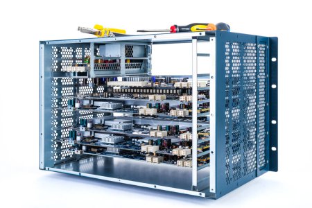 Matériel et outils électroniques montés en rack pour le réseau informatique de télécommunication