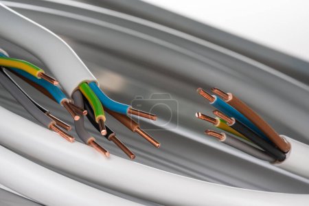 Three-phase electric cables used to installation in commercial and industrial electrical systems