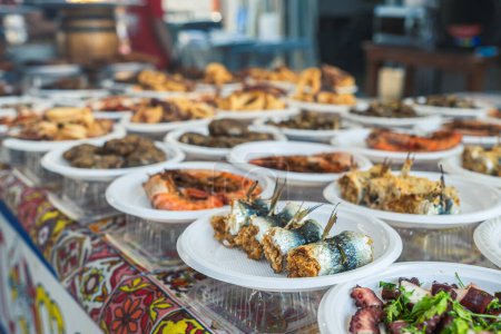 Collations de fruits de mer au marché alimentaire Ballaro à Palerme Sicile