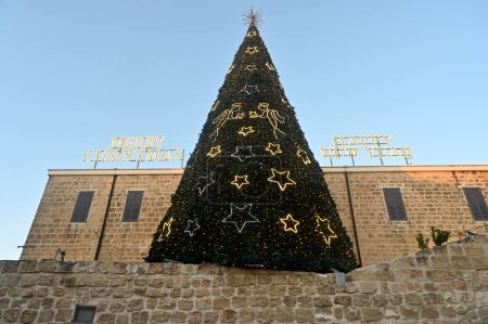 Téléchargez les photos : Décoration de Noël de la ville arabe de Shefa-Am - en image libre de droit