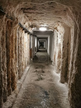 Foto de Cracovia - Wieliczka, Polonia - 2 de diciembre de 2023 - Foto de túneles de minas de sal de la historia antigua - Imagen libre de derechos