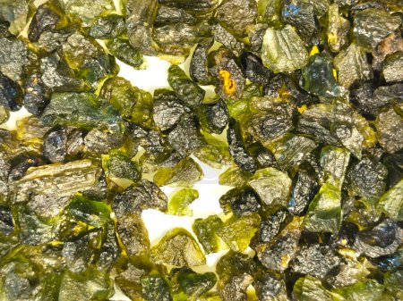 collection minérale de moldavite (tektite) comme très beau fond