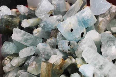 Aquamarin-Mineralkristall als sehr schöner natürlicher Hintergrund