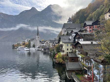 Téléchargez les photos : Hallstatt, Autriche. Village de montagne dans les Alpes autrichiennes
, - en image libre de droit