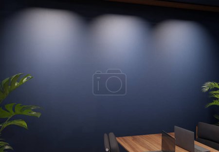 Foto de Pared de oficina azul vacía maqueta por la noche con muebles de madera modernos y plantas tropicales. Renderizado 3D - Imagen libre de derechos